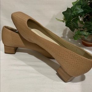 Salvatore Farragamo Sand Fabric Shoes (Low Heel) Size 10 B